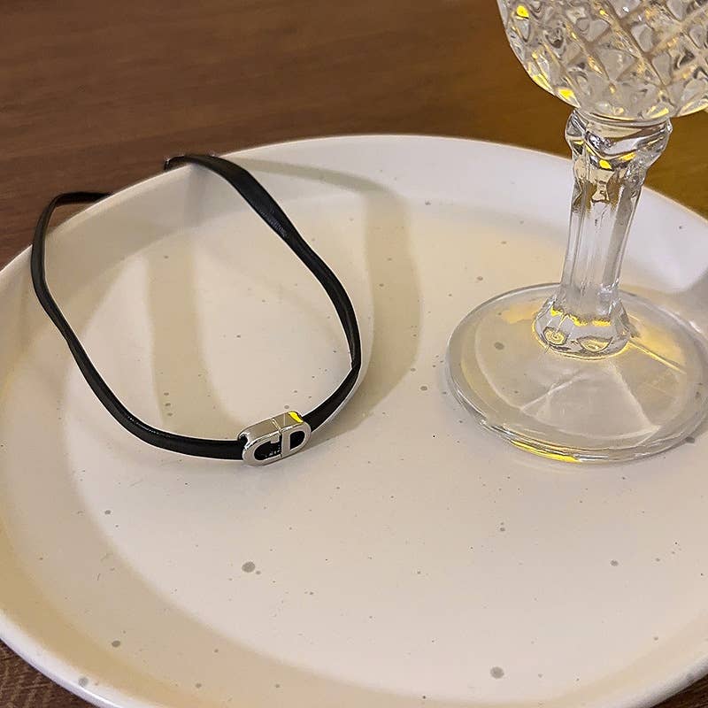 Pure desire letter necklace leather black advanced sense