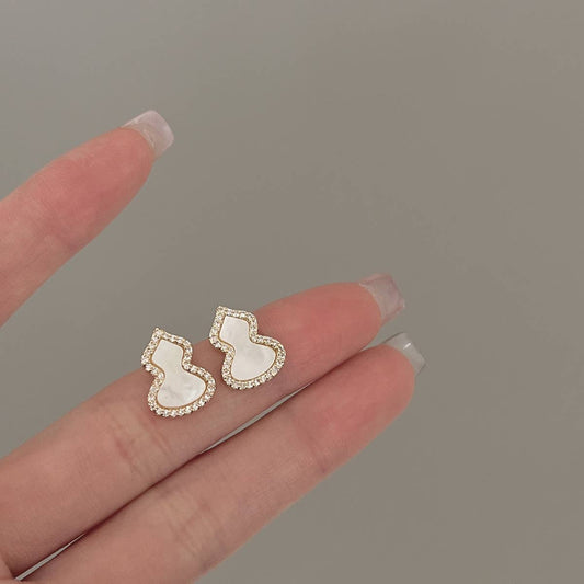 HIGH GRADE GOURD SHELL EARRINGS AND EARRINGS