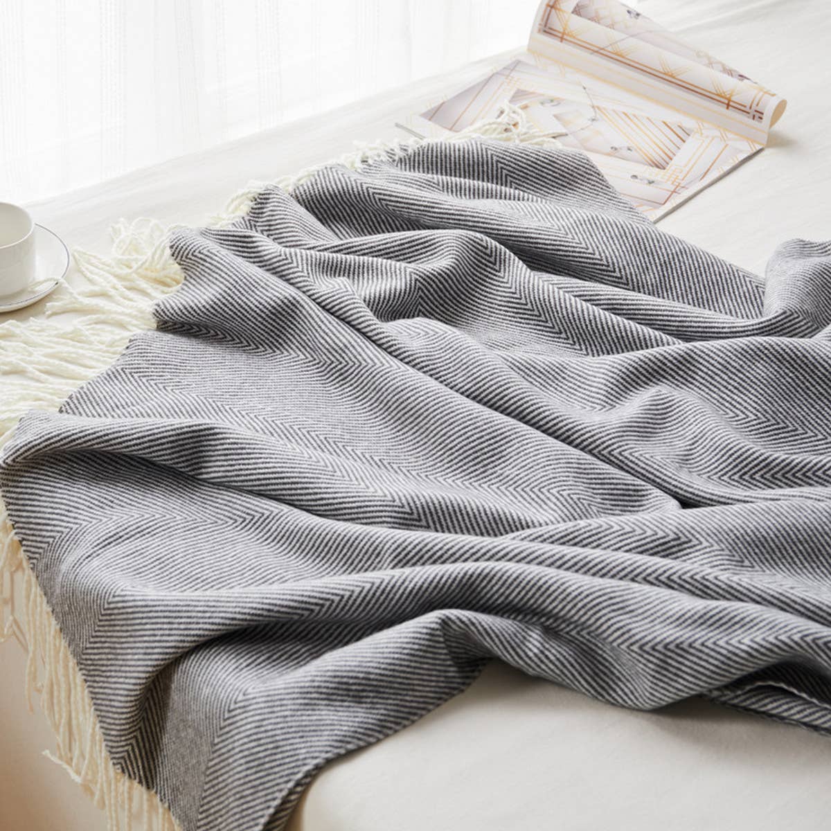 WOVEN JACQUARD TASSEL THROW BLANKET_CWMM1472