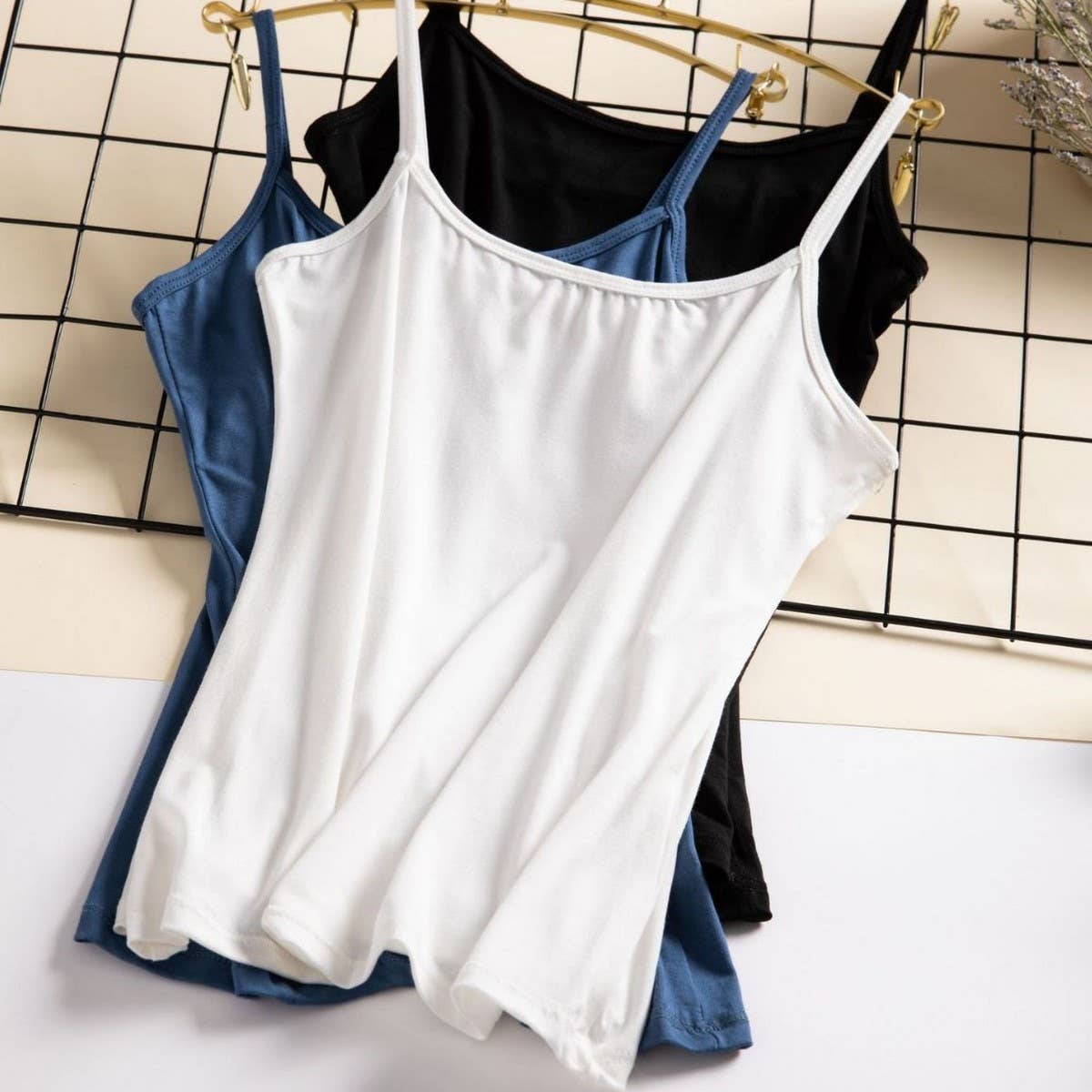 Wholesale Women's Casual U-Neck Yoga Tank Tops