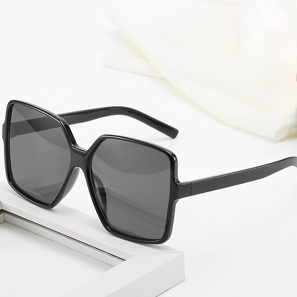 HIGH FASHION OVERSIZED SQUARE SUNGLASSES