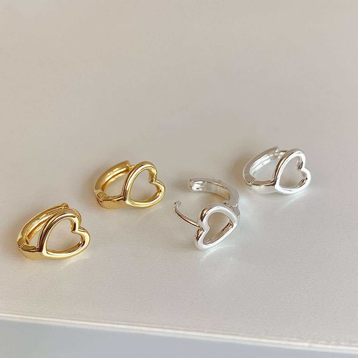 VALENTINE'S DAY SIMPLE HOLLOW HEART EARRINGS