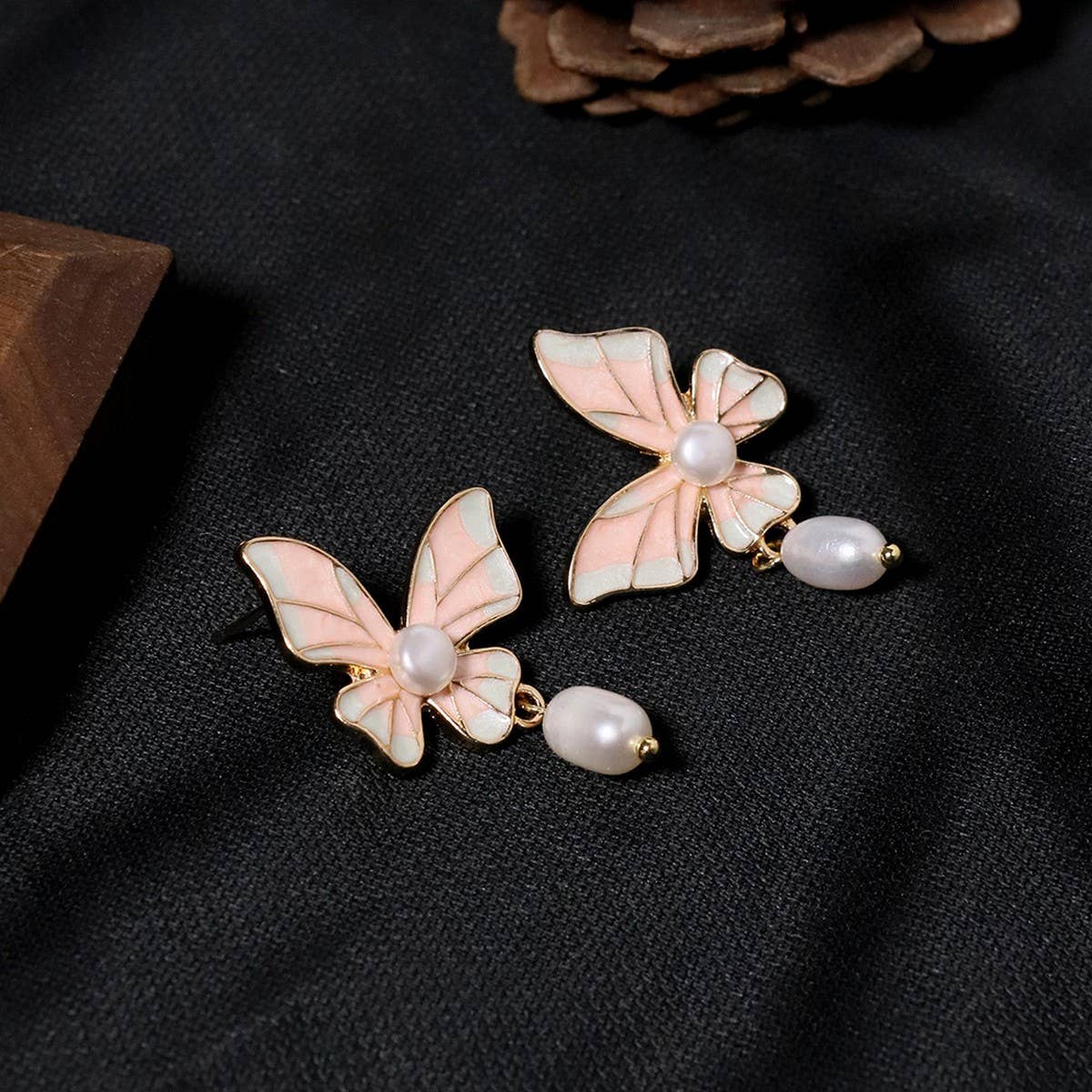 HIGH-END ARTISTIC RETRO BUTTERFLY PEARL EARRINGS