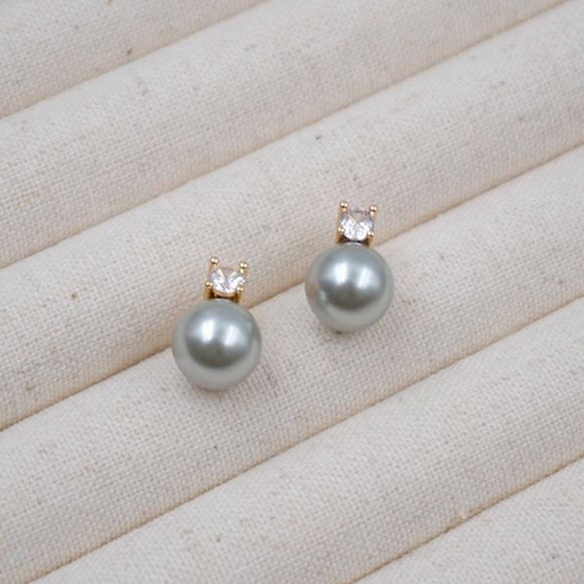 DELICATE AND SWEET PEARL NECKLACE AND EARRINGS SET