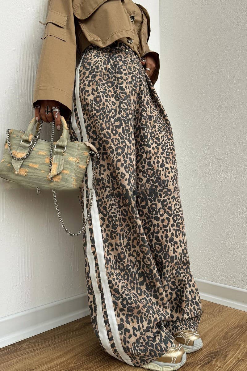 CWBLP1736_LEOPARD PRINT RETRO SIDE STRIPE WIDE-LEG PANTS