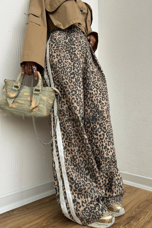 CWBLP1736_LEOPARD PRINT RETRO SIDE STRIPE WIDE-LEG PANTS