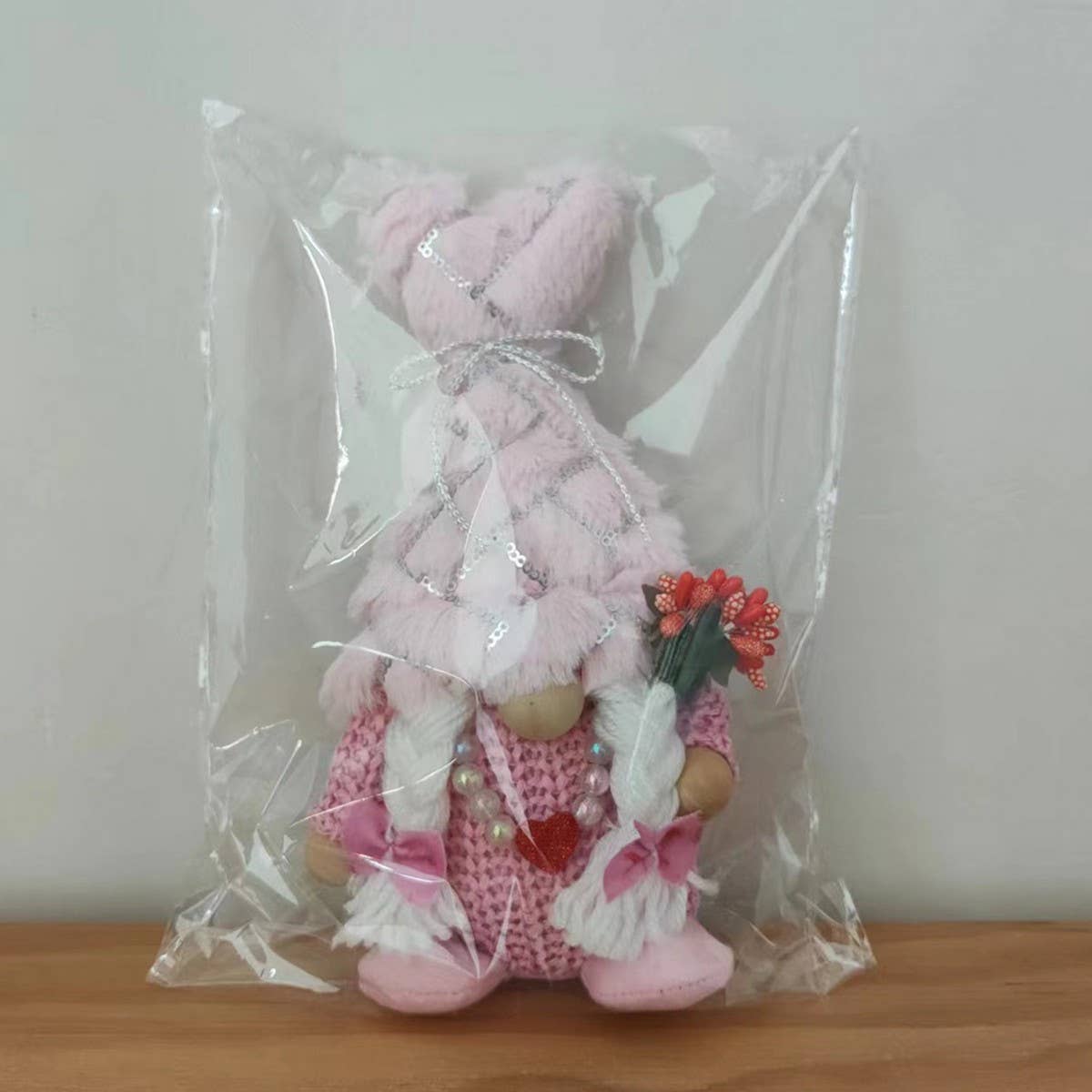 CWMM10266_VALENTINE PLUSH COUPLE FIGURINES WITH HEART HATS