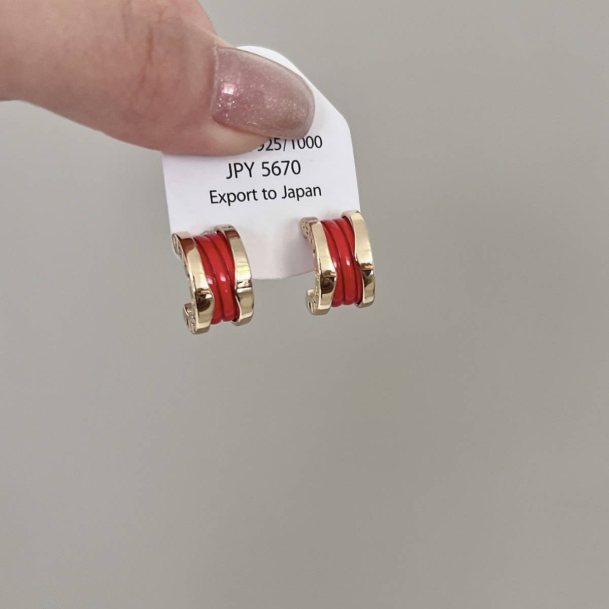 LIGHT LUXURY RED C-SHAPED EARRINGS