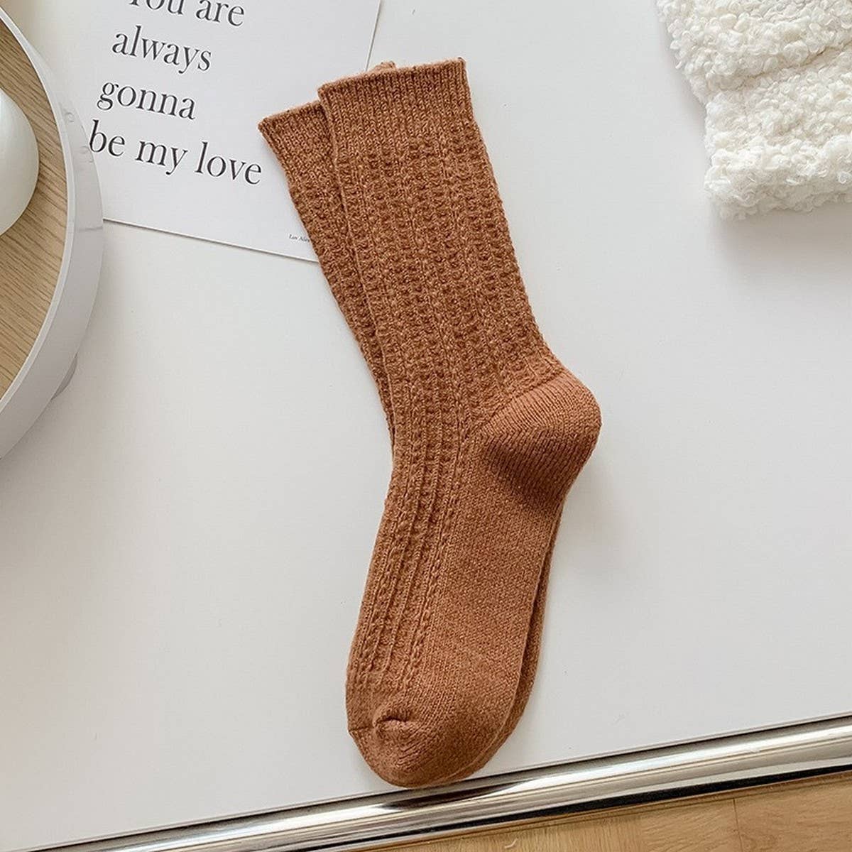 SIMPLE AND VERSATILE FASHIONABLE MID-CALF SOCKS
