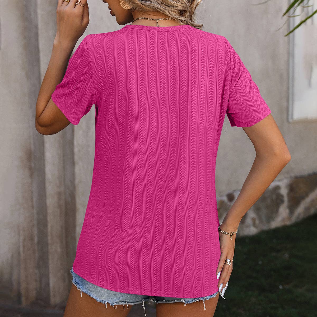 WOMEN'S ROUND NECK SHORT SLEEVED BUTTON T SHIRT_CWTBLS0457