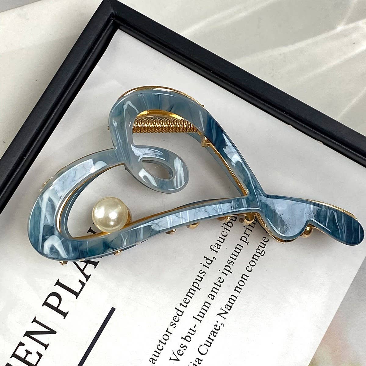 SWEET AND VERSATILE HEART HOLLOW HAIRPIN