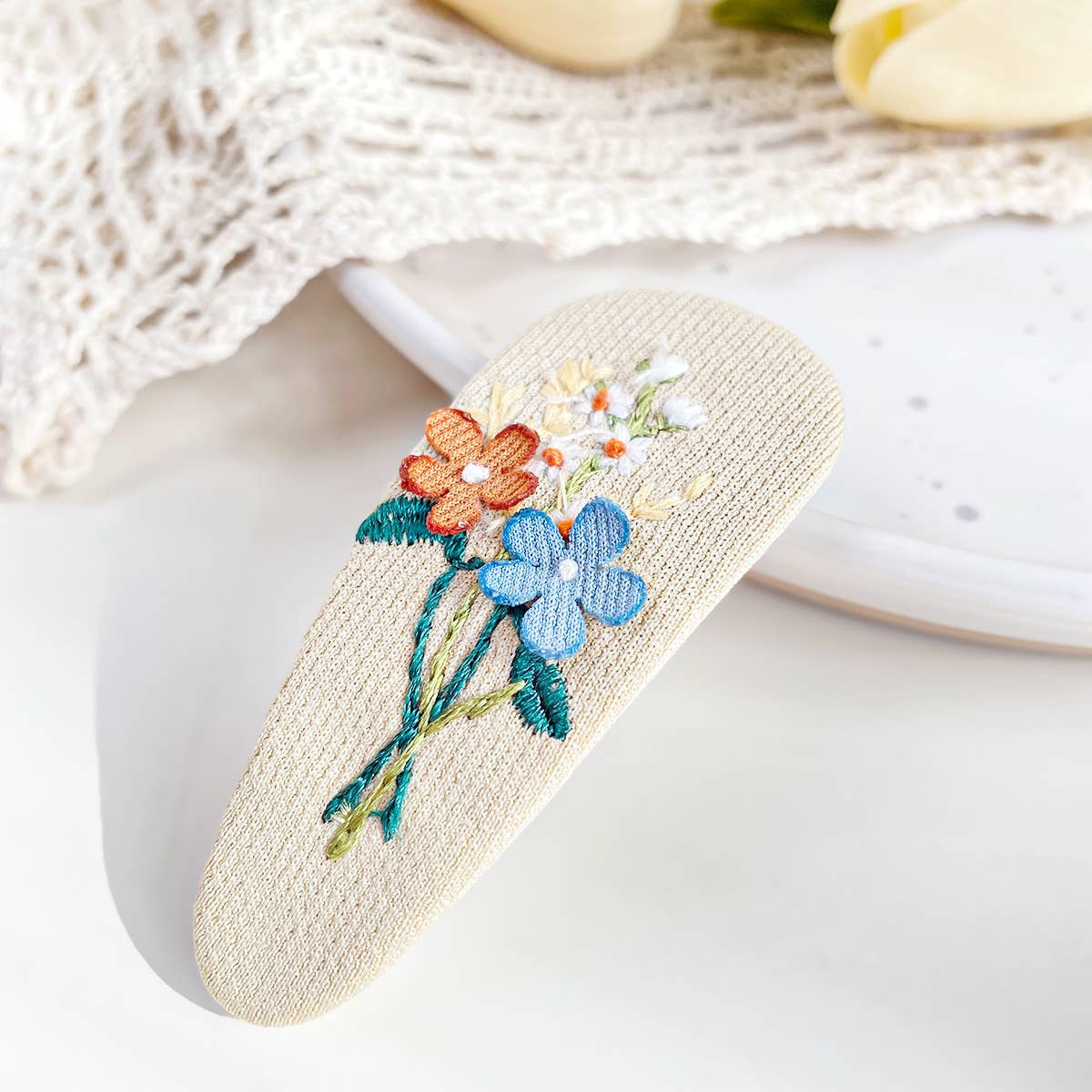 Three-dimensional hair clips fabric embroidery