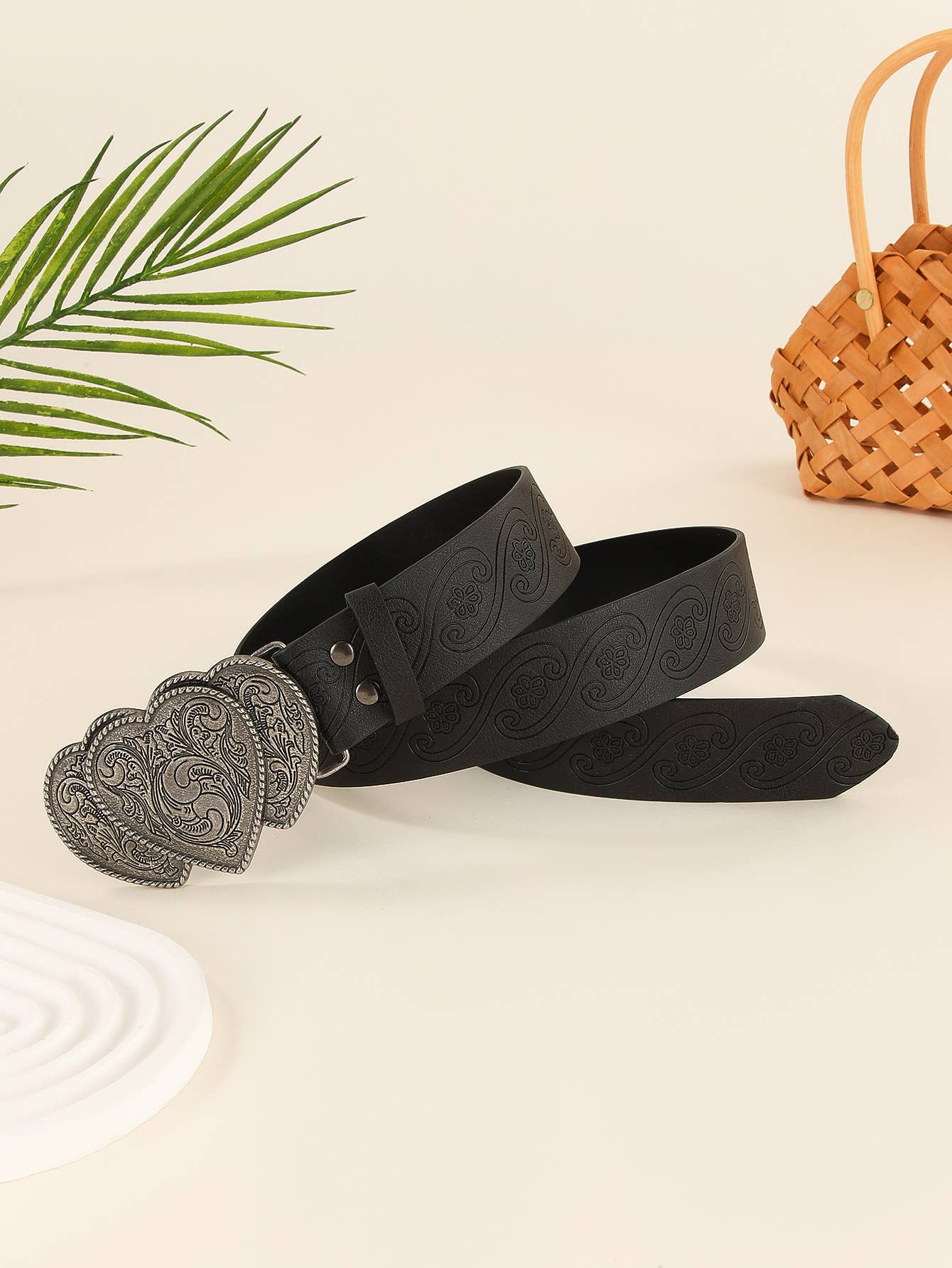 Retro heart-shaped engraved punk exquisite belt