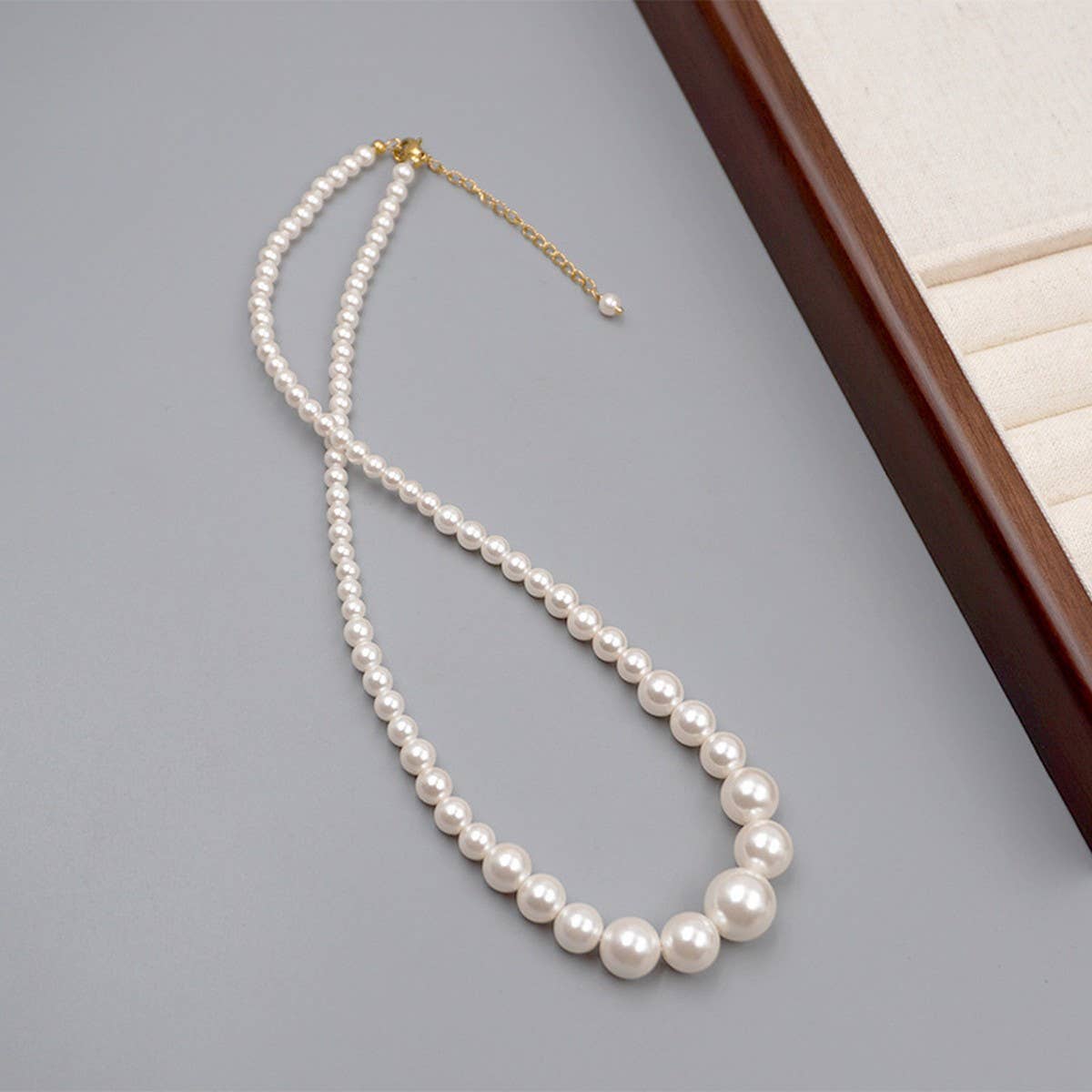ELEGANT RETRO GRADIENT PEARL NECKLACE