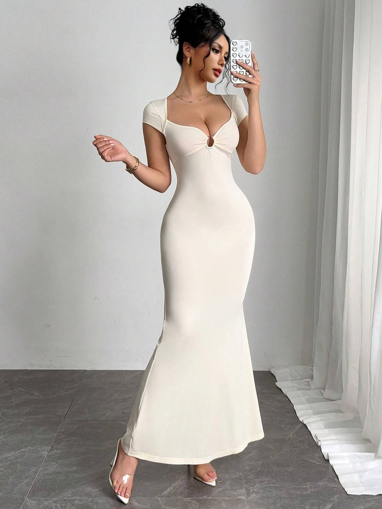 A sexy V-neck design, slim and long dress