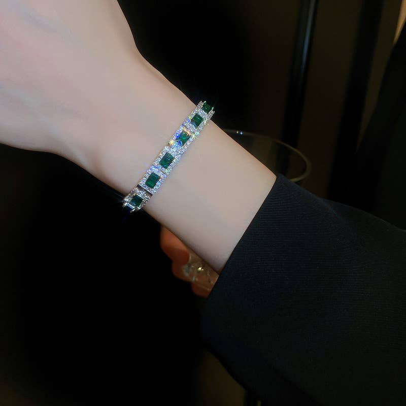 Luxurious heart-shaped zircon bracelet