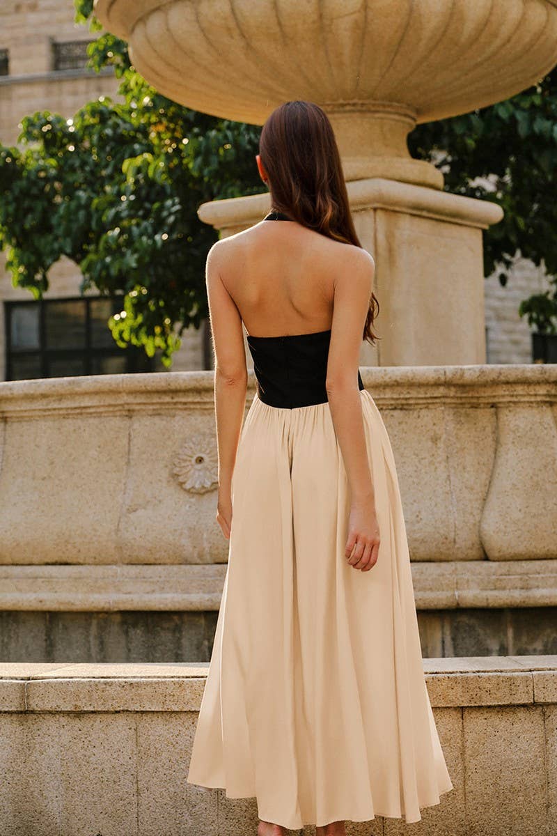 CWDMD6425_BLACK AND WHITE HALTER BACKLESS FITTED MAXI DRESS
