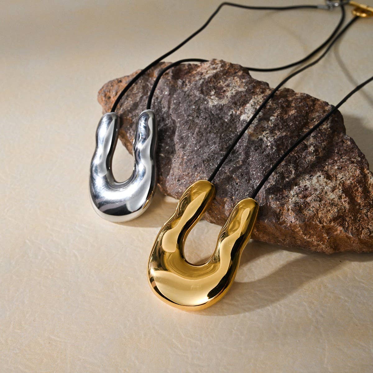 Irregular Horseshoe Pendant Leather Necklace