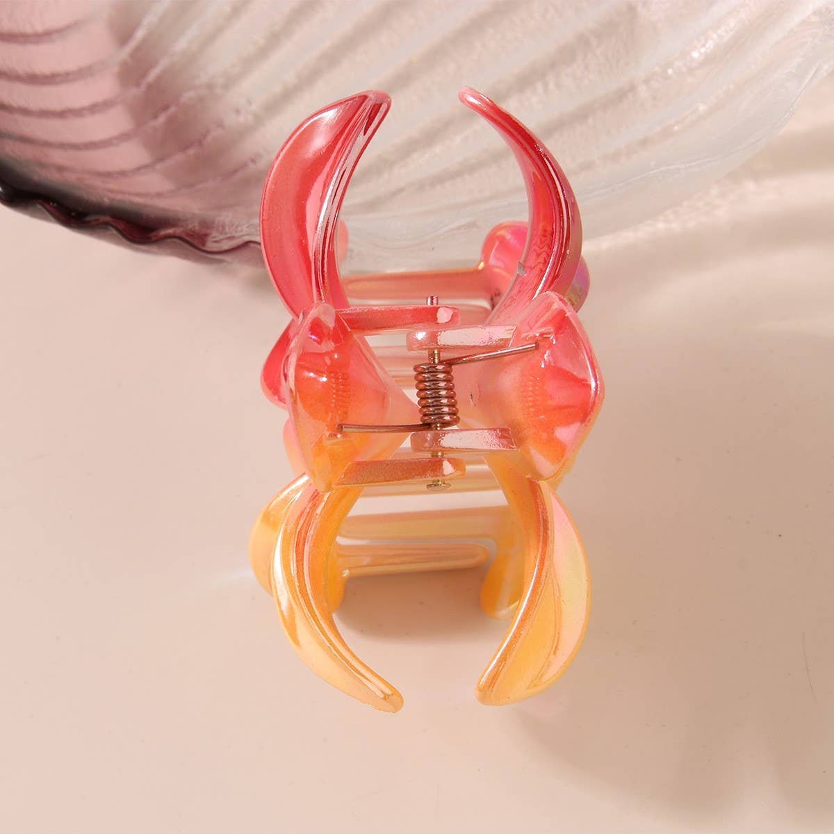 Egg Flower Gradient Hair Claw ? Stylish & Elegant