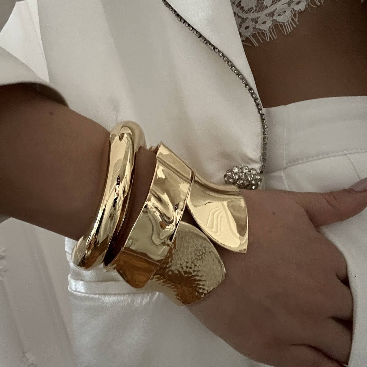 IRREGULAR HIGH-END OPEN NICHE METAL BRACELET