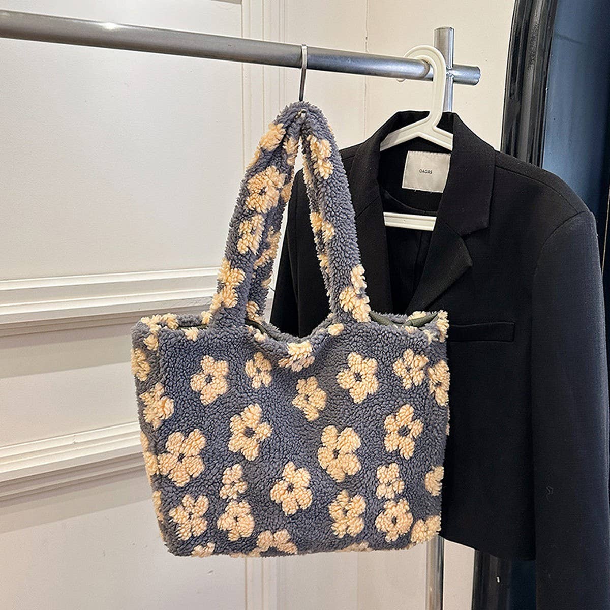 WINTER LAMBSKIN PLAID SINGLE SHOULDER PLUSH BAG_CWAB4019