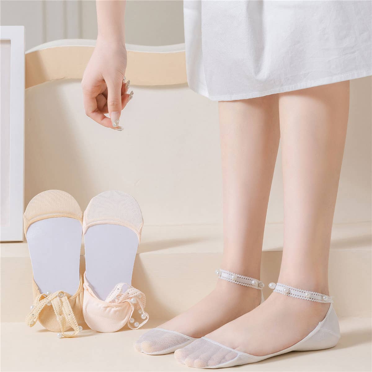 WOMEN PEARL LACE SOLID COLOR INVISIBLE SOCKS
