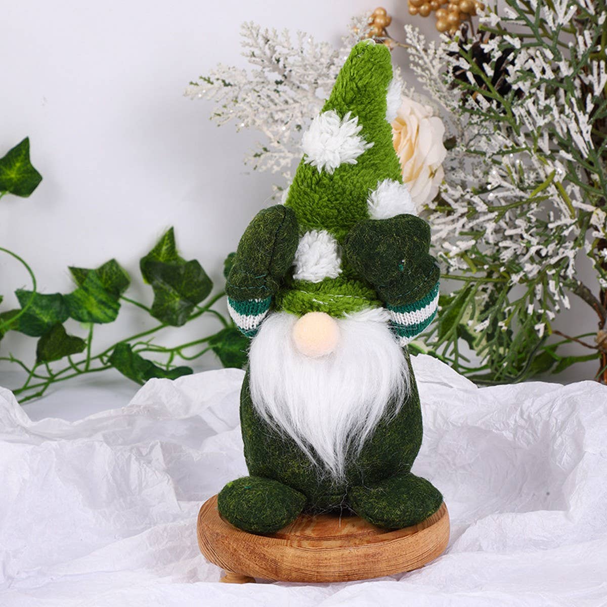 CHRISTMAS DECORATIONS SNOWFLAKE HAT FIGURINE