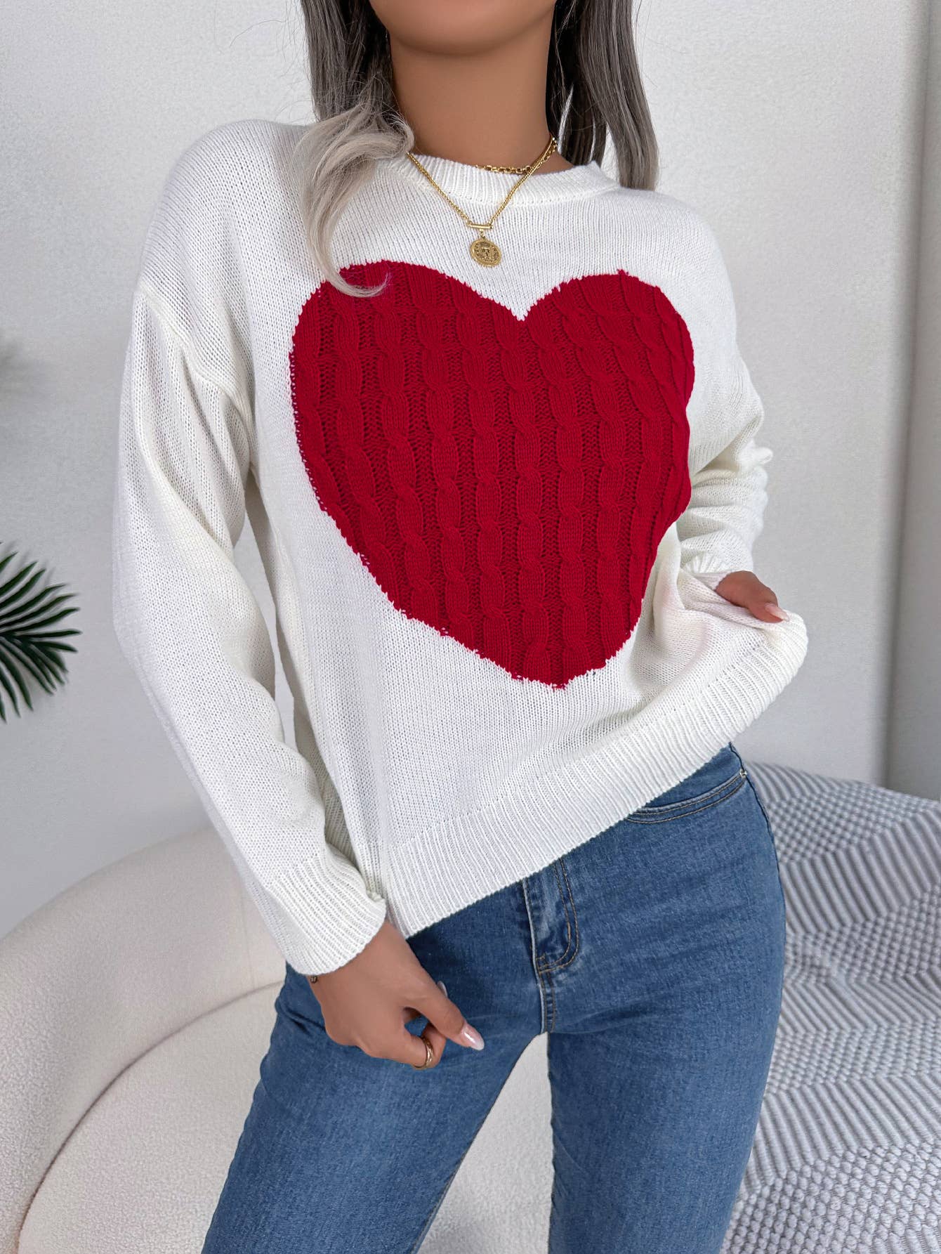 Twisted heart long-sleeved pullover sweater