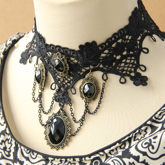 HALLOWEEN RETRO FLOWER CRYSTAL LACE SHORT NECKLACE