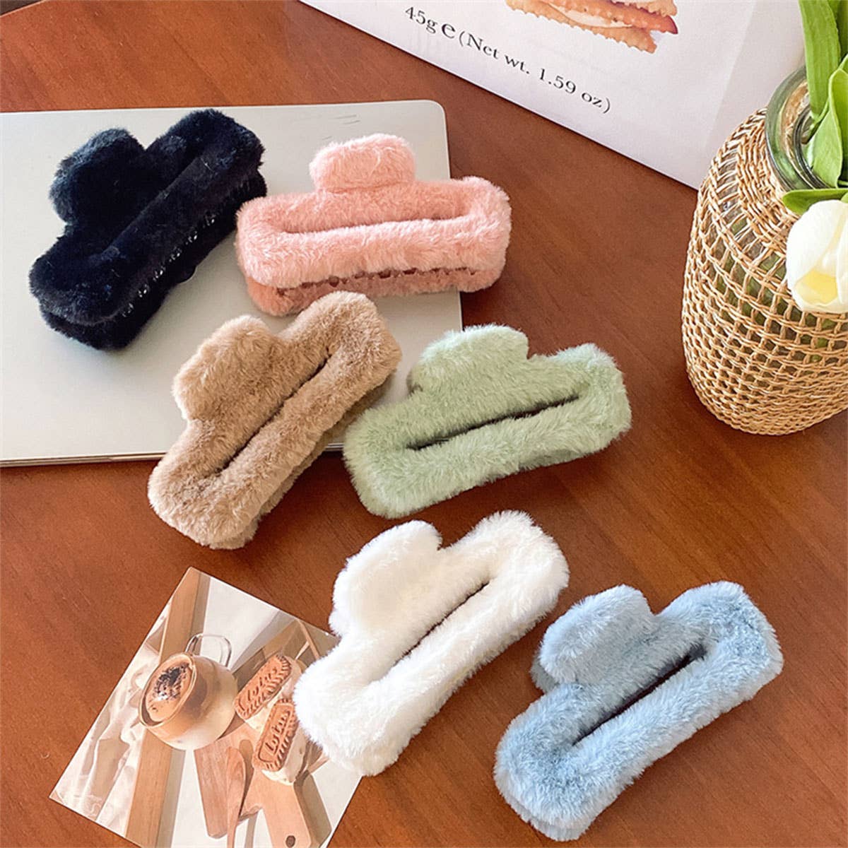 Faux Rabbit Fur Hair Claw - Elegant Winter Style_CWABE0198