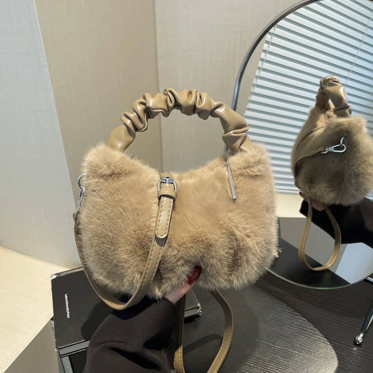 WINTER PLEATED TOTE PLUSH SHOULDER CROSSBODY BAG_CWAB3975