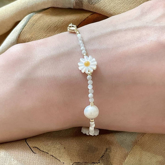 Exquisite fresh shell Daisy small flower necklace