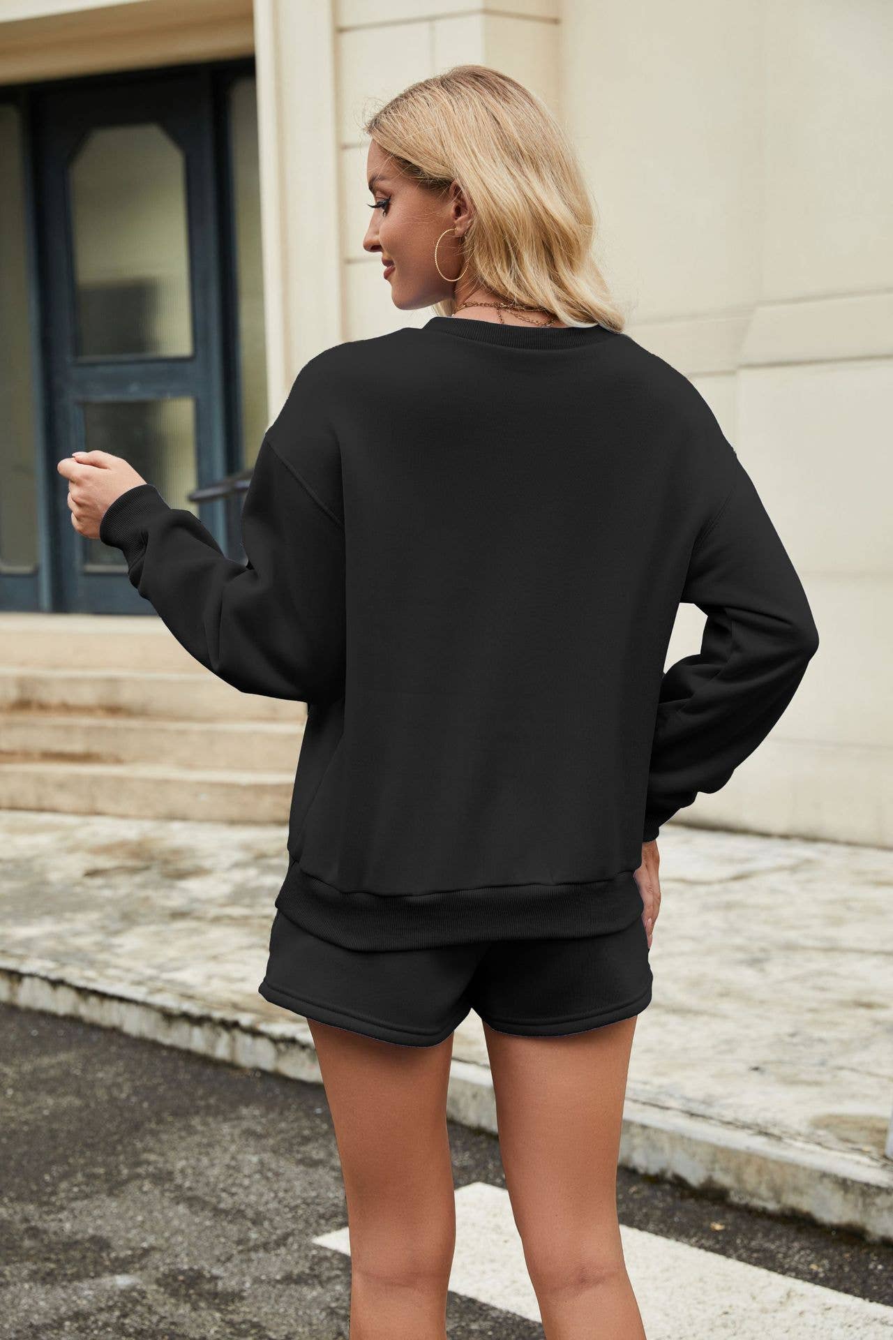 Three-inch sweatpants long sleeve sweatshirt set