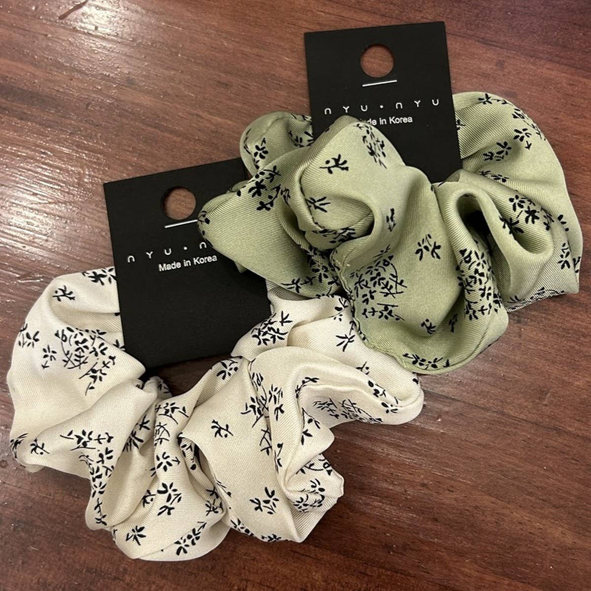 RETRO FRENCH STYLE FRESH FLOWER HAIR SCRUNCHIES_CWAHA1722