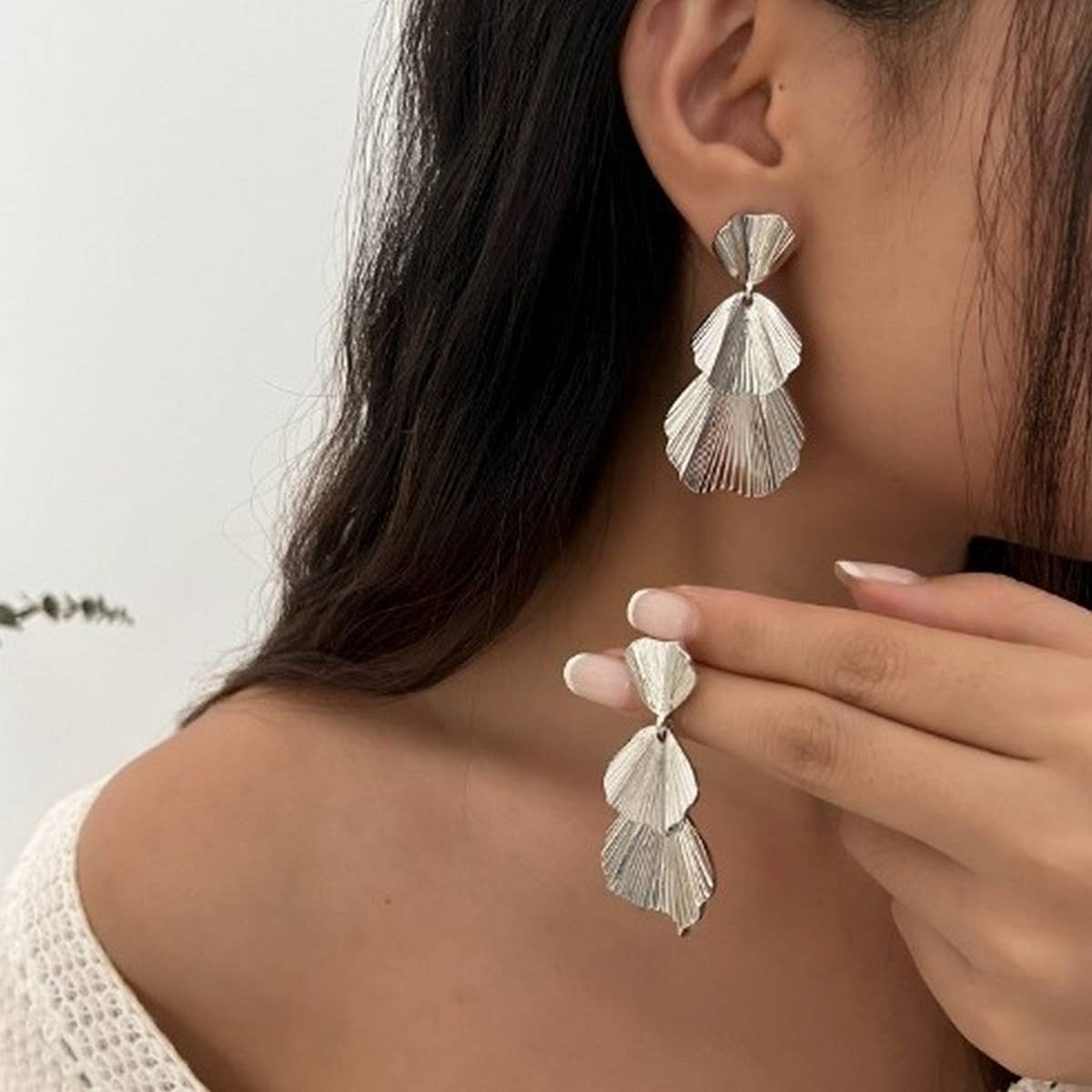 SIMPLE AND ELEGANT TEMPERAMENT RUFFLE EARRINGS