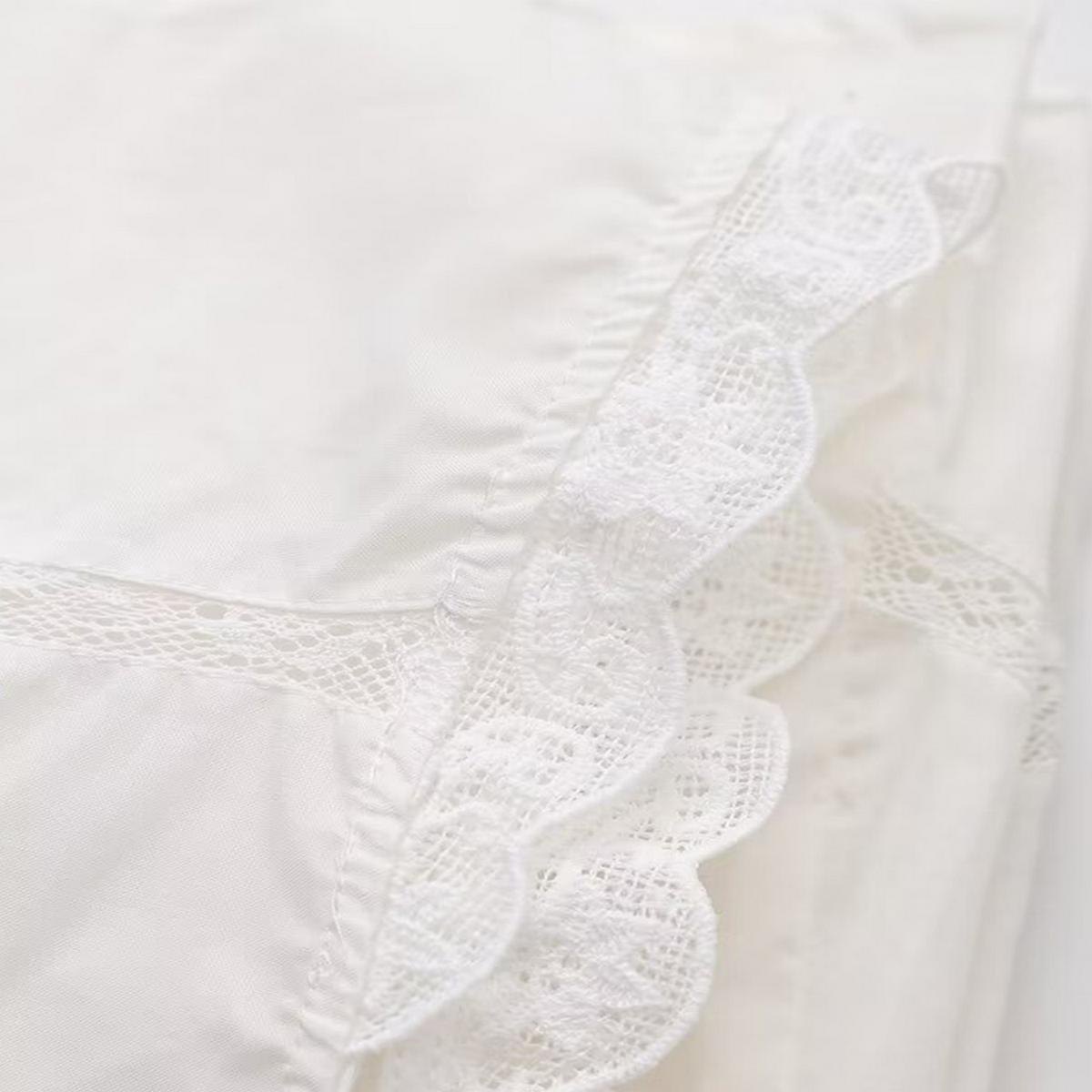 Bow Embroidered Top ??French Casual Style_CWTHT0235