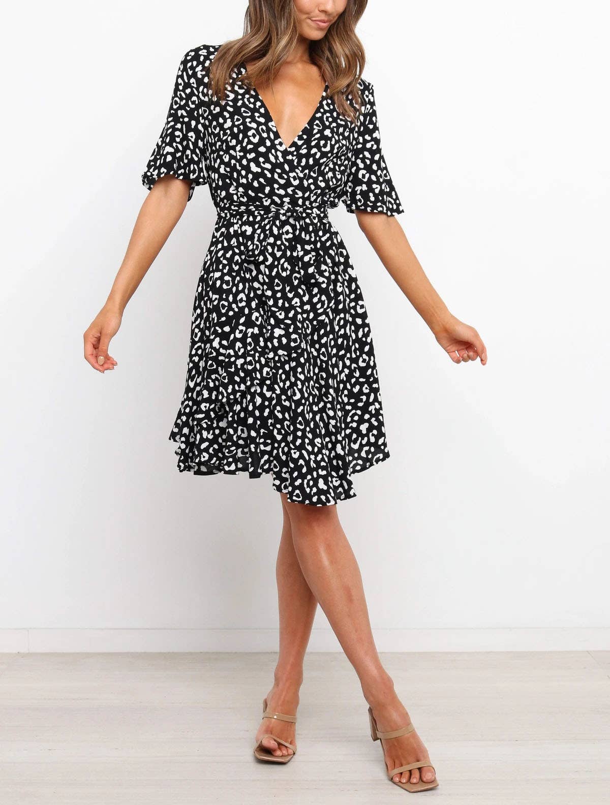 LEOPARD PRINT BELTED V-NECK DRESS