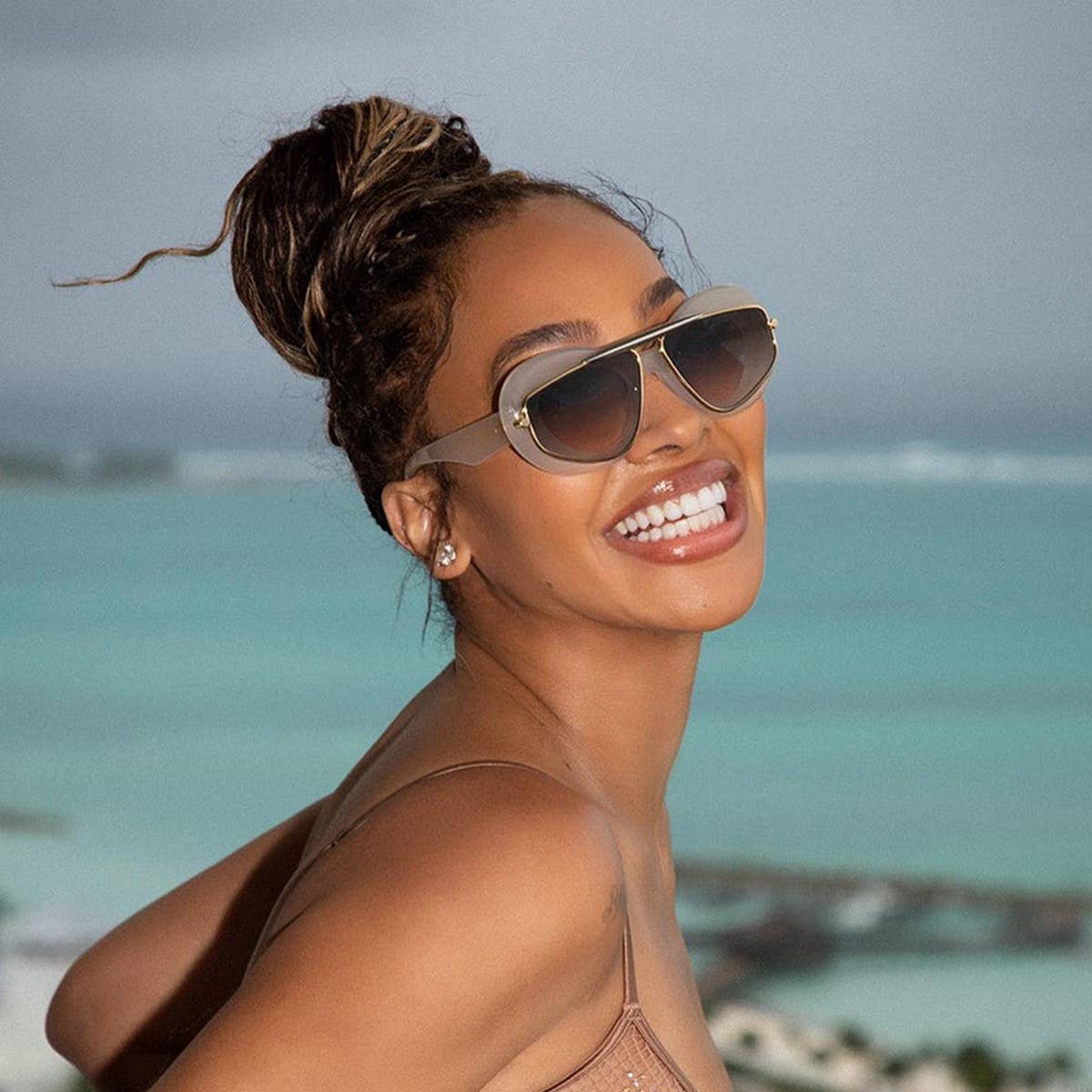 FASHIONABLE AND STYLISH CAT-EYE SUNGLASSES_CWASG0615