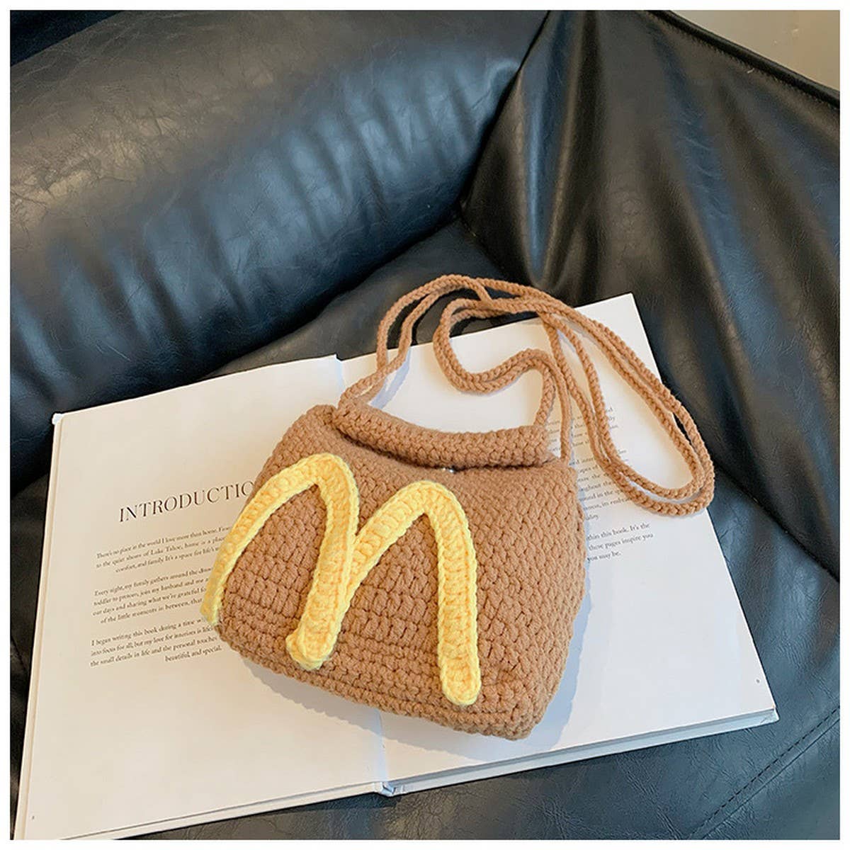 VERSATILE HAND-KNITTED M LETTER BAG_CWAB2421