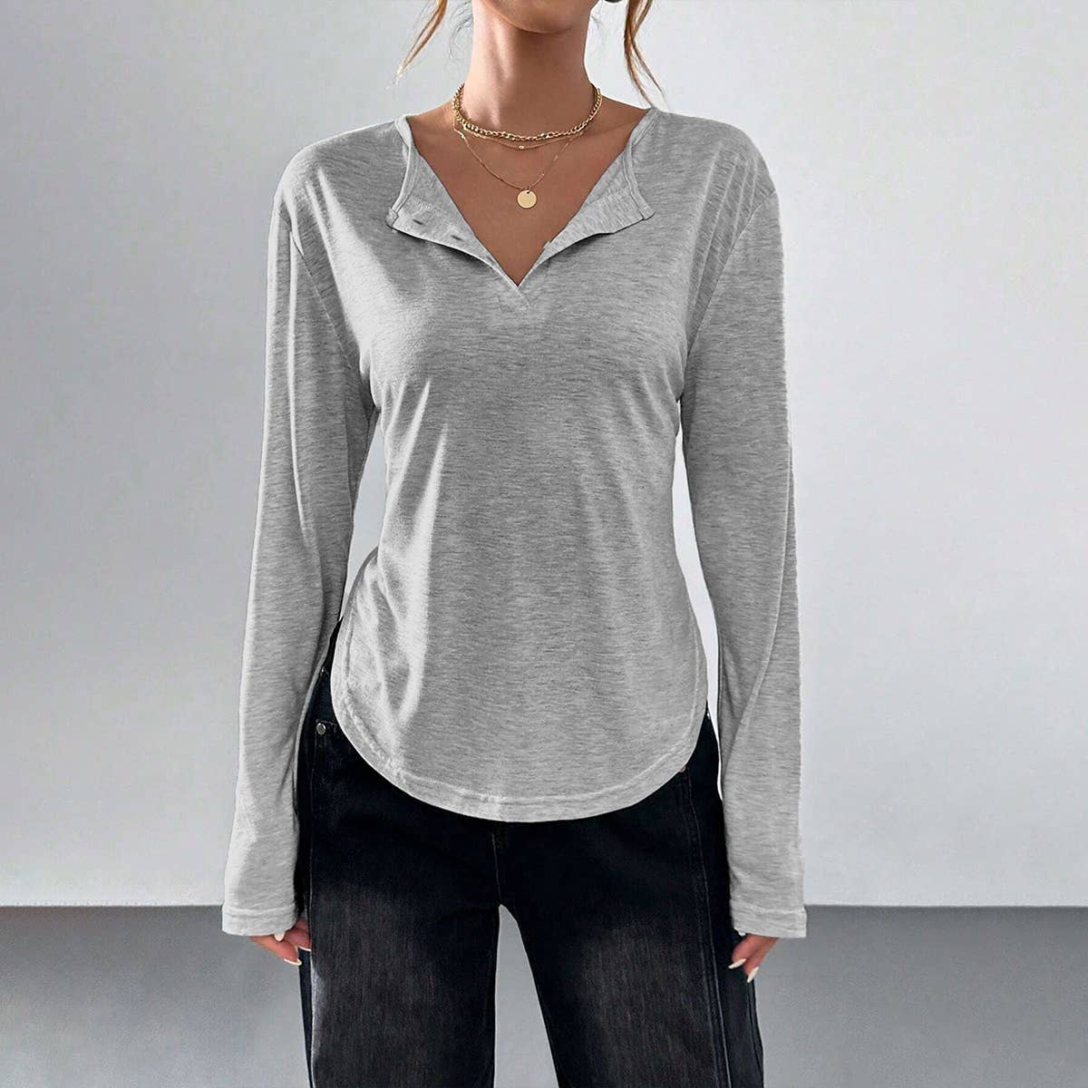 Simple V-neck T-shirt for commuting