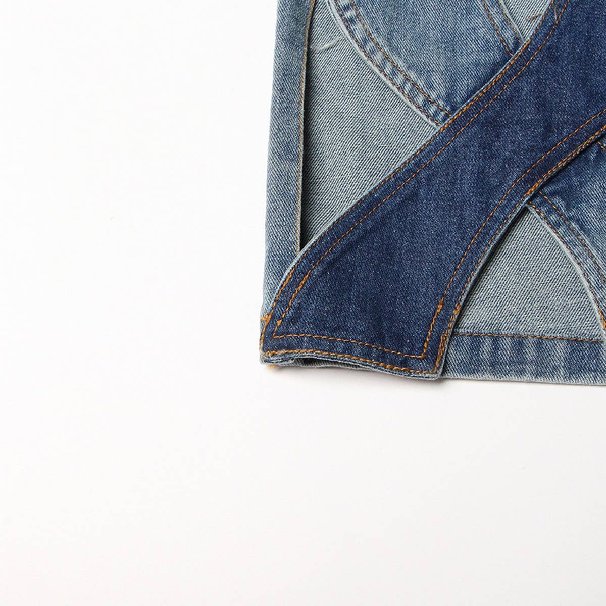 SPLICED CONTRASTING HOLLOW OUT JEANS_CWJP0189