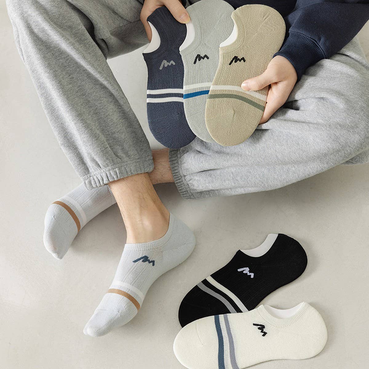 CWMS2458_SUMMER LETTER STRIPE INVISIBLE CREW SOCKS