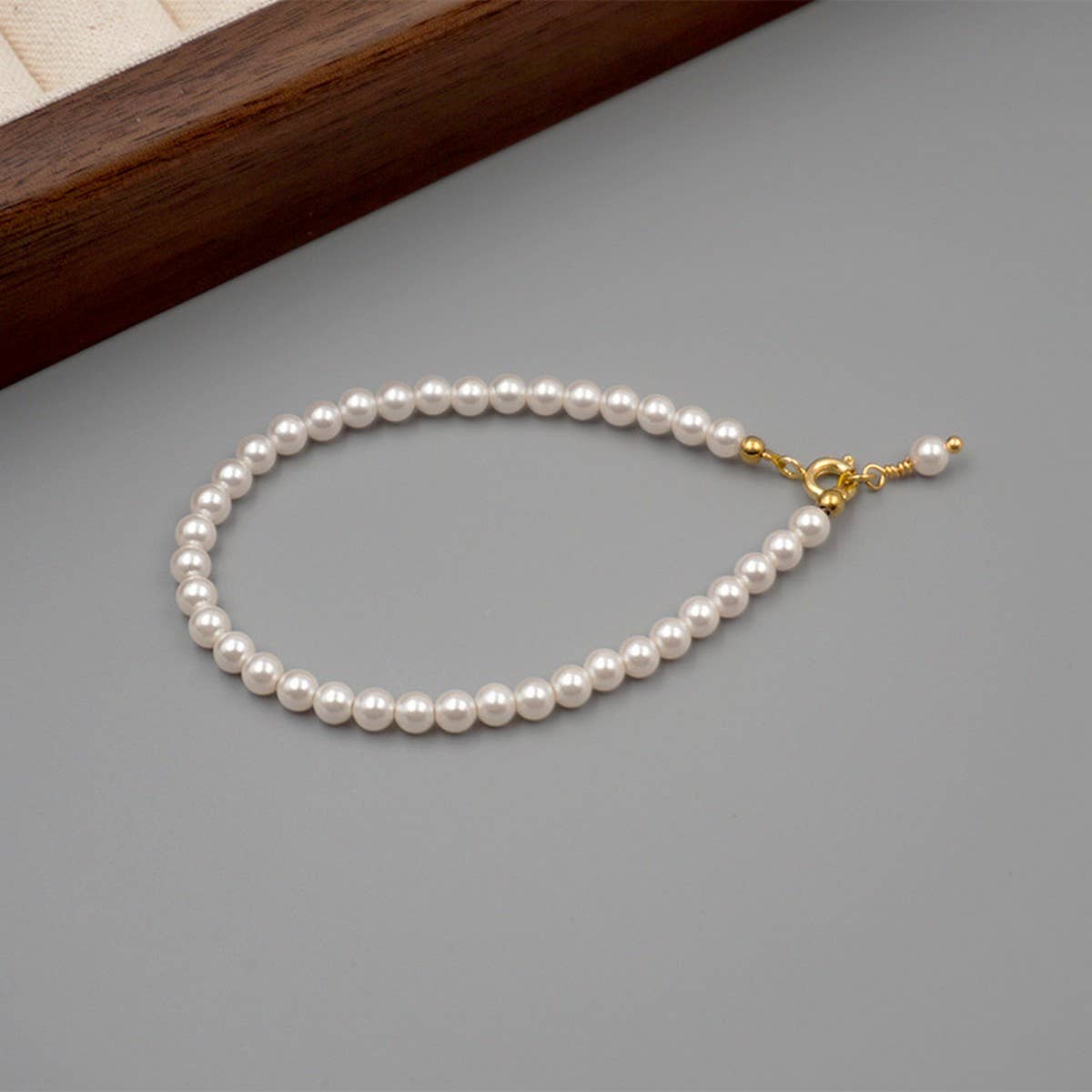 ROUND PEARL SIMPLE DESIGN FASHION BRACELET