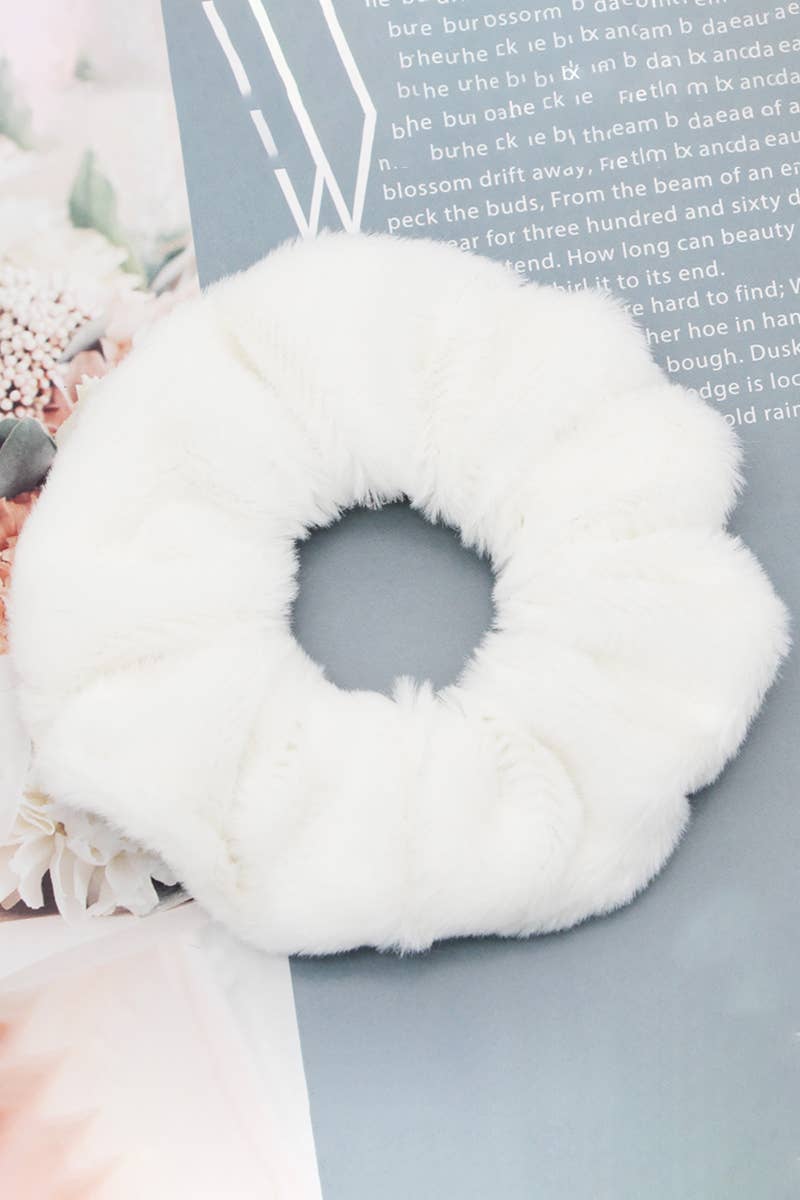 FLUFFY PLEATED SCRUNCHIE HAIR TIE_CWAHA0188
