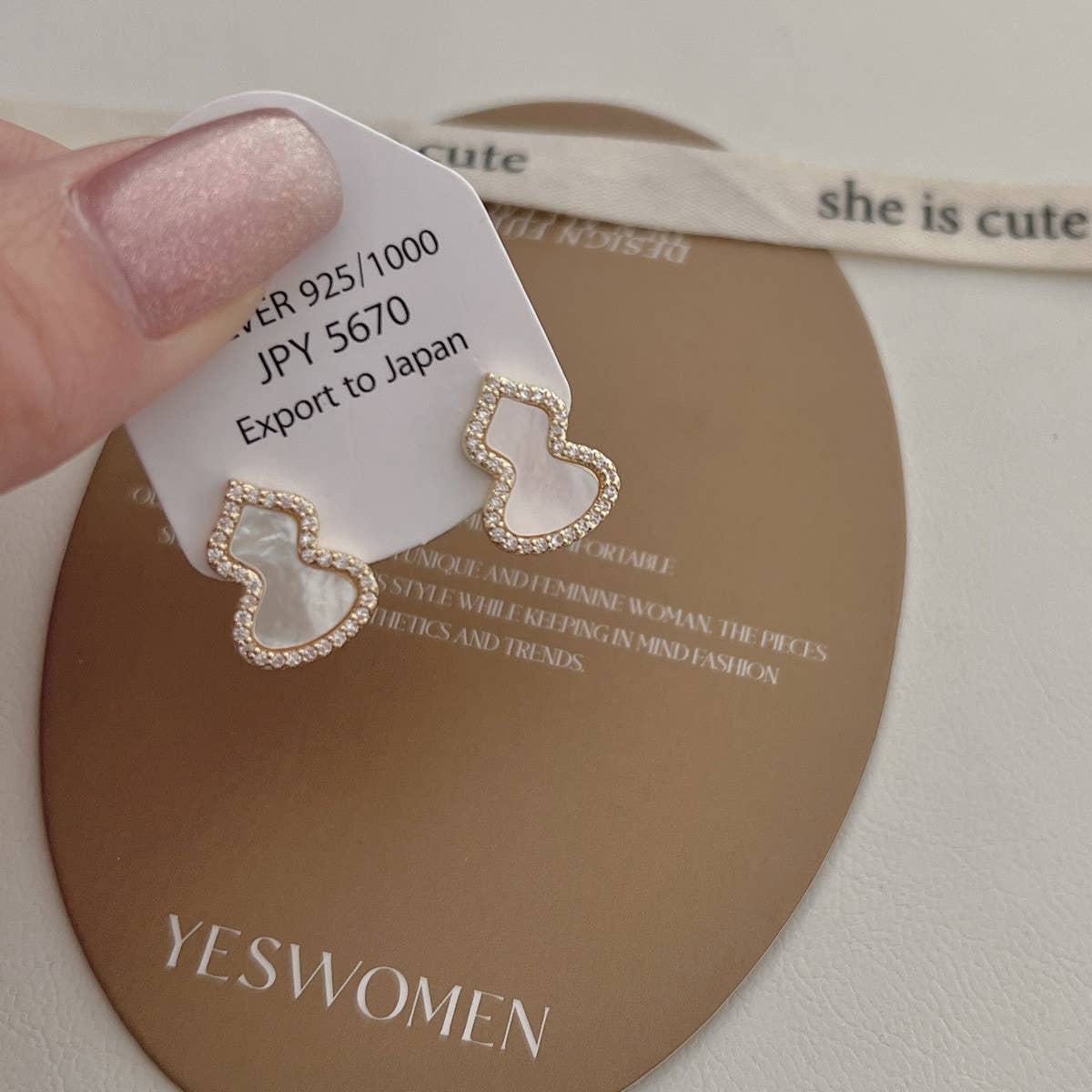 HIGH GRADE GOURD SHELL EARRINGS AND EARRINGS