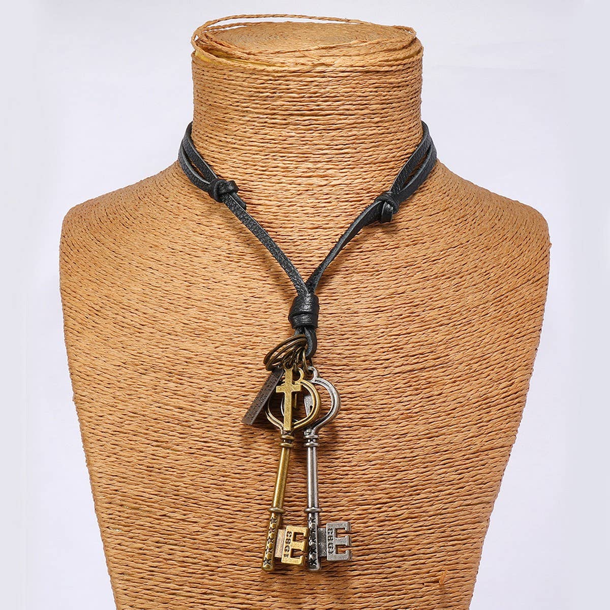 CREATIVE DOUBLE KEY PENDANT COWHIDE NECKLACE