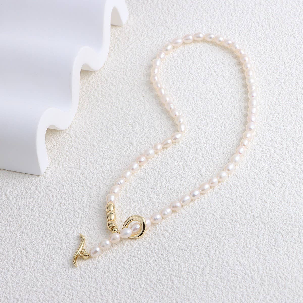 Fashionable Bahak freshwater pearl necklace