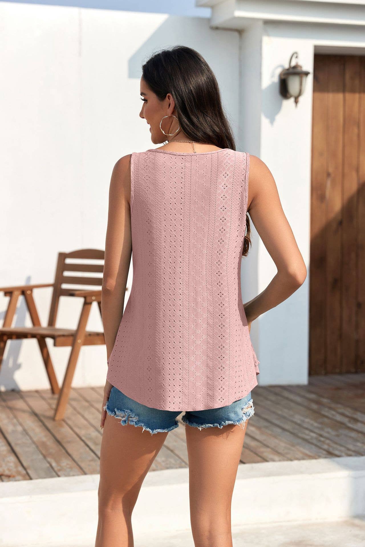 Round neck sleeveless solid color hollow vest