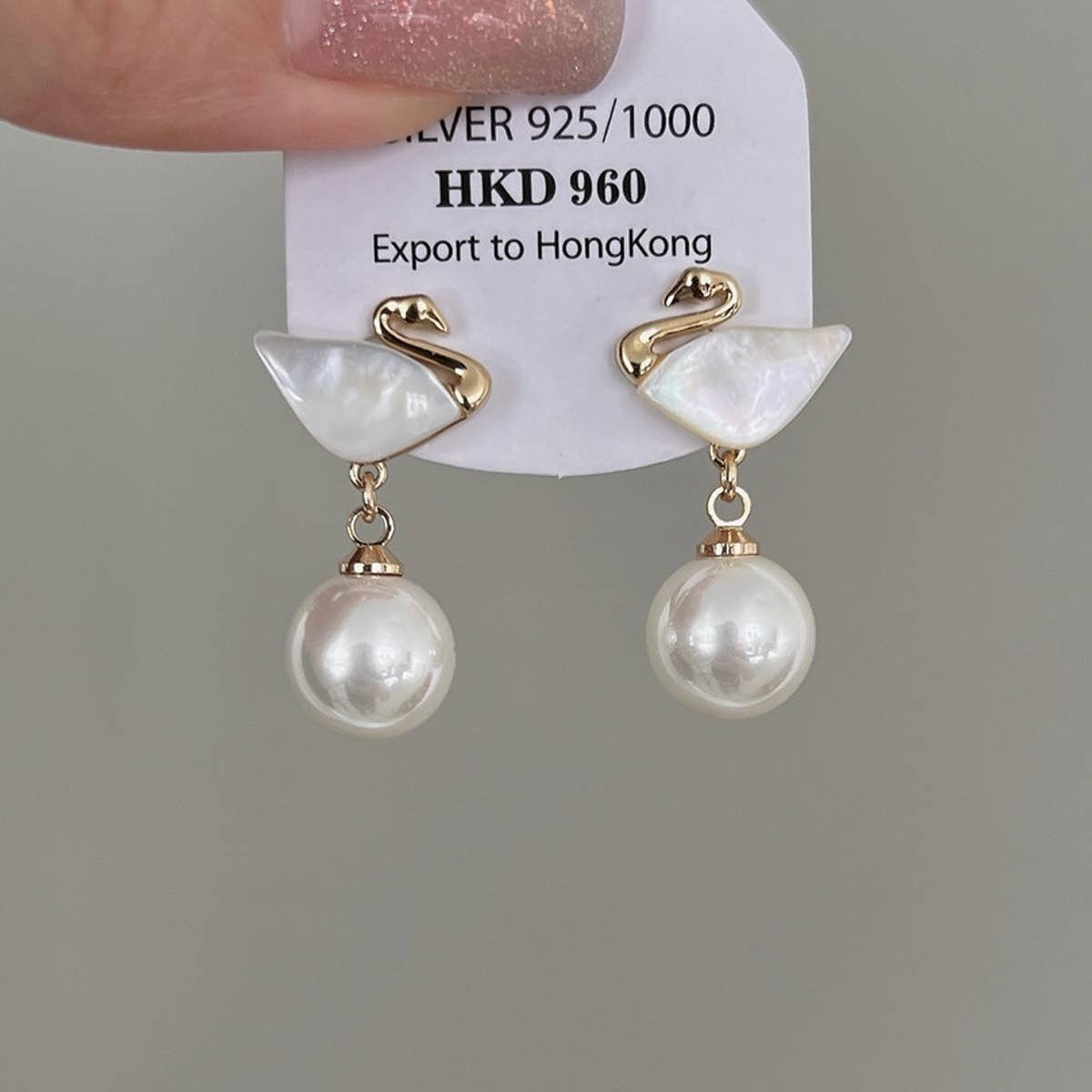 PREMIUM PEARL SHELL SWAN EARRINGS_CWAJE1521