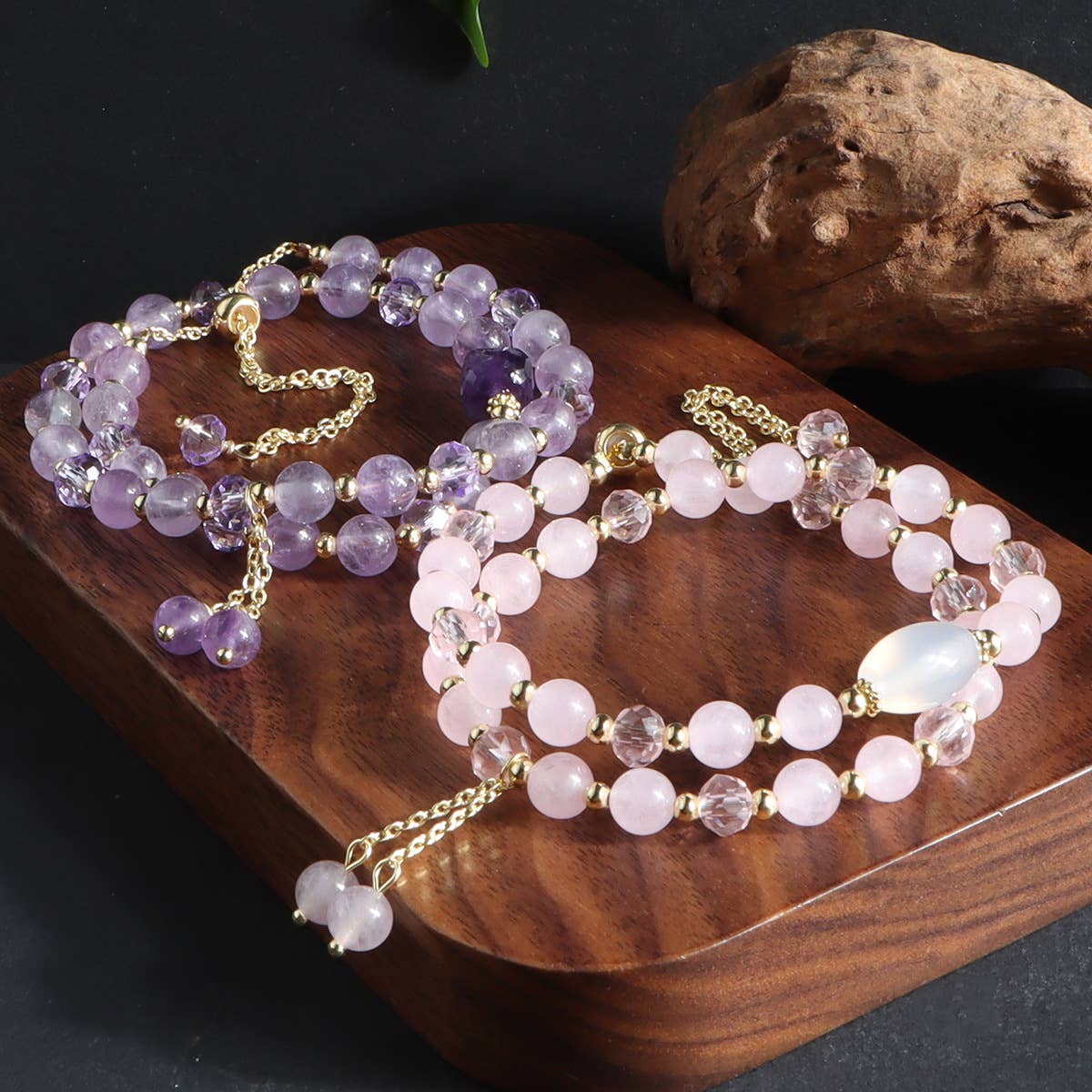 Design a fringed fashionable double-loop bracelet